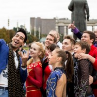 На ВДНХ состоялось закрытие летнего сезона уроков акробатического рок-н-ролла в парках Москвы