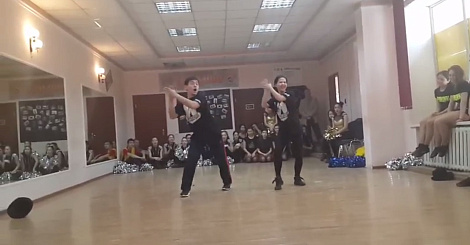 Казахские танцоры исполняют рок-н-ролл после четырех дней тренировок!